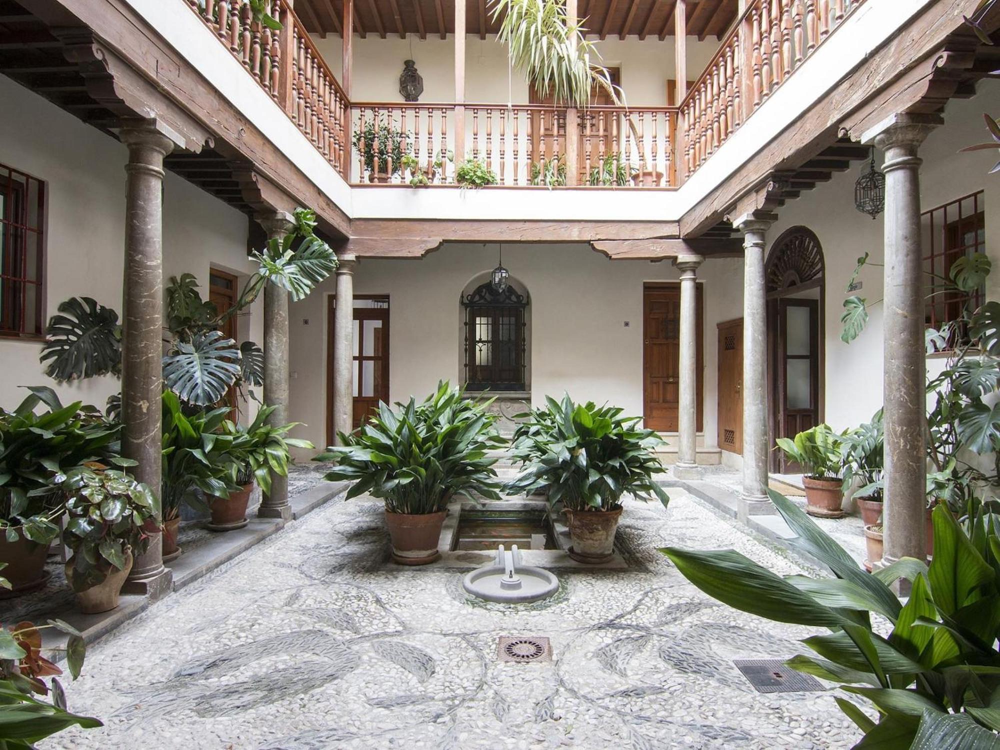 Chezmoihomes Alhambra Penthouse — Photos 1